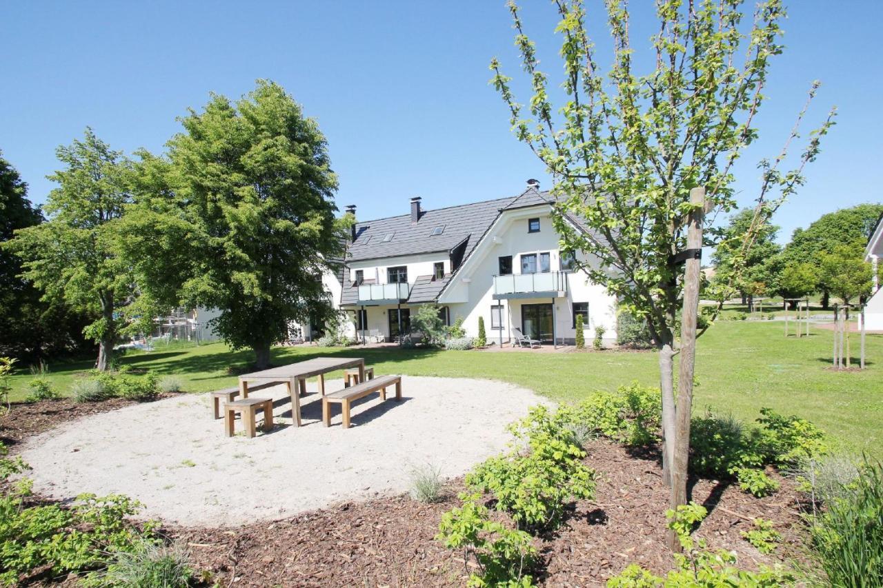 Strandnahe Fewo Rex Rugia: Terrasse und Erlebnisbad-Zugang Lobbe Exterior photo